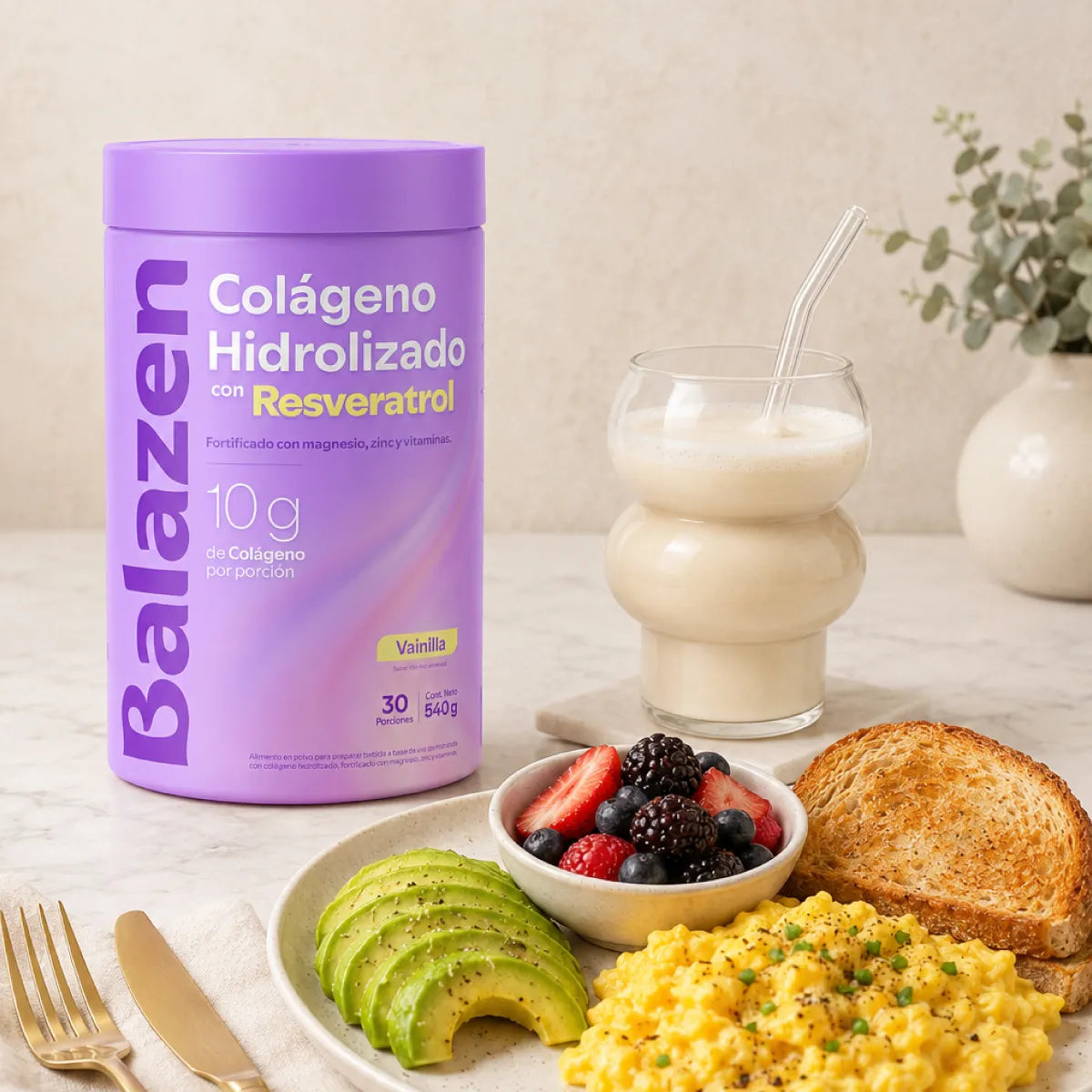 Primer plano del envase de Colágeno Hidrolizado Balazen, mostrando la información nutricional y los beneficios clave.