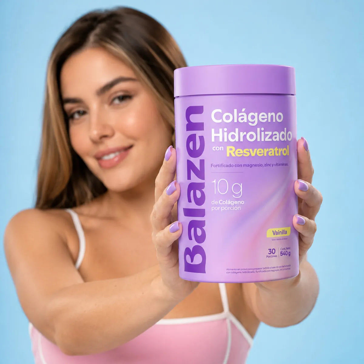 Mujer con cabello largo y brillante, simbolizando la fortaleza y salud capilar que brinda el colágeno Balazen.